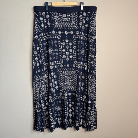 Old Navy Aztec Print Maxi Skirt Navy‎ XL Bohemian Elastic Waist Unlined Festival - Picture 1 of 12